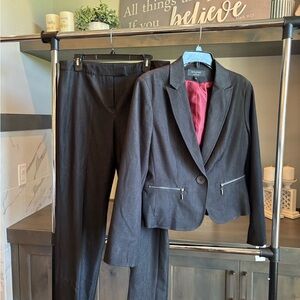 Larry Levine Black Blazer and Pants Set